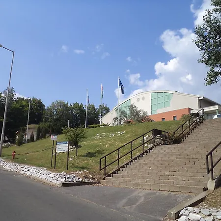 Hostel Almagyardombi Kollegium Eger