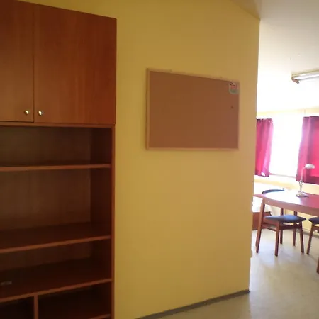 Hostel Almagyardombi Kollegium Eğri