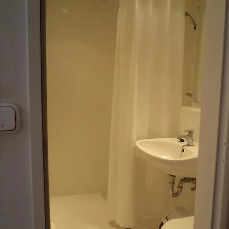 Hostel Almagyardombi Kollegium