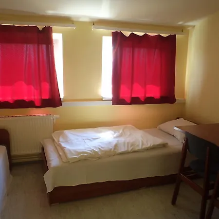 Hostel Almagyardombi Kollegium *