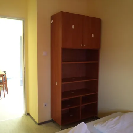 Hostel Almagyardombi Kollegium