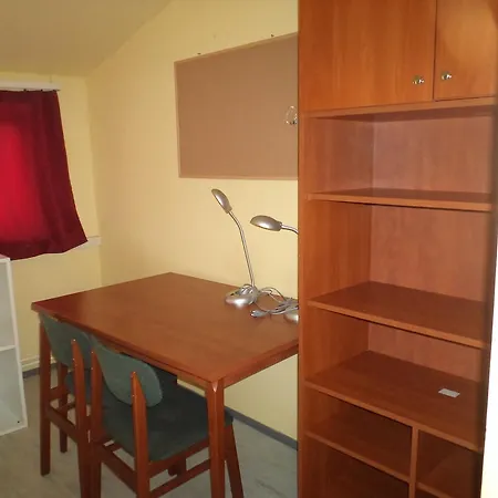 Hostel Almagyardombi Kollegium Eğri