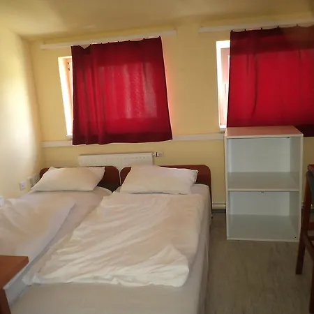 Hostel Almagyardombi Kollegium Eger