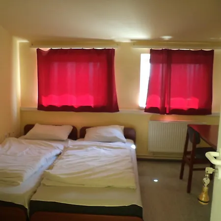 Hostel Almagyardombi Kollegium